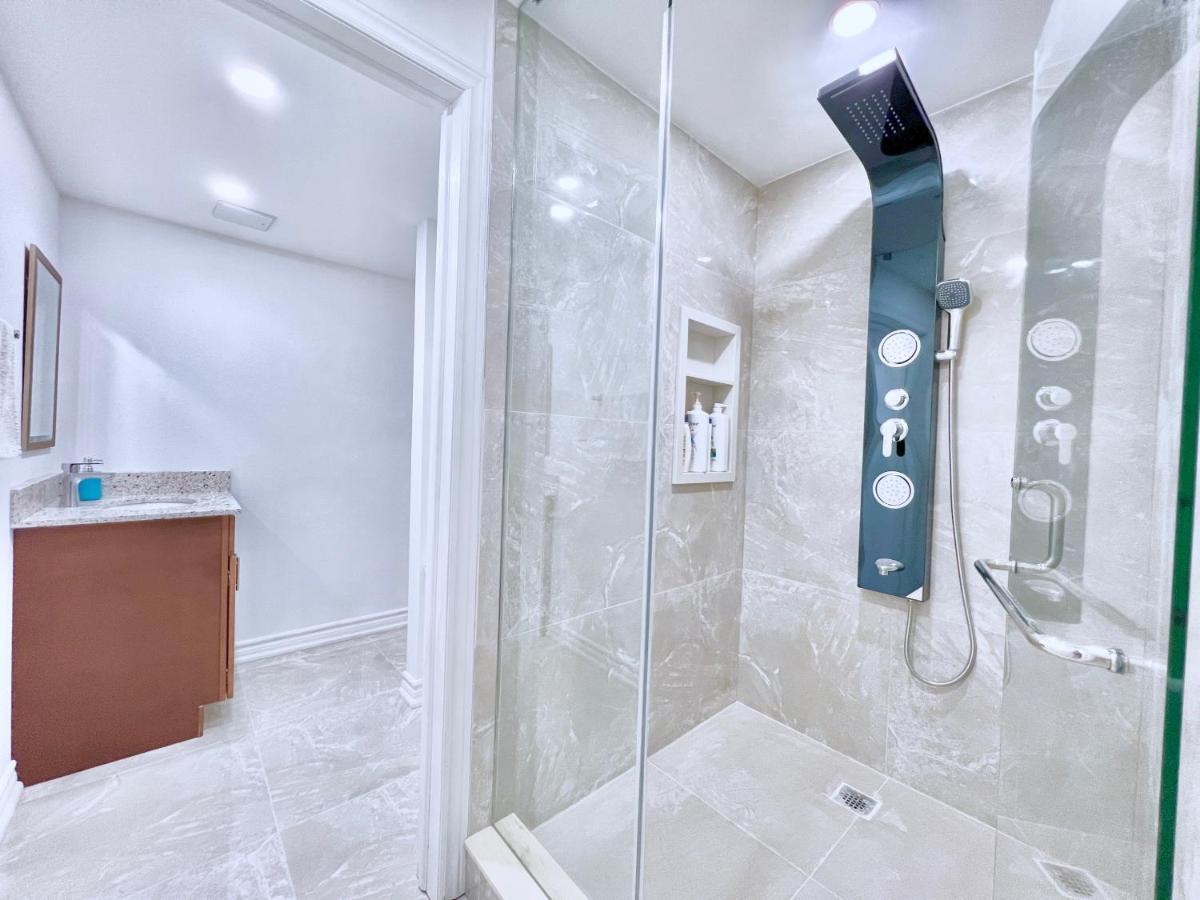 Cozy Home In Richmond Hill With Free Parking Екстериор снимка